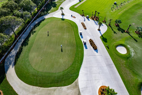 Experience the ultimate golf retreat at our villa, nestled beside and offering breathtaking views of the PGA Learning Center. Enjoy complimentary golf on the pitch and putt course, all in the best location within PGA Village!
