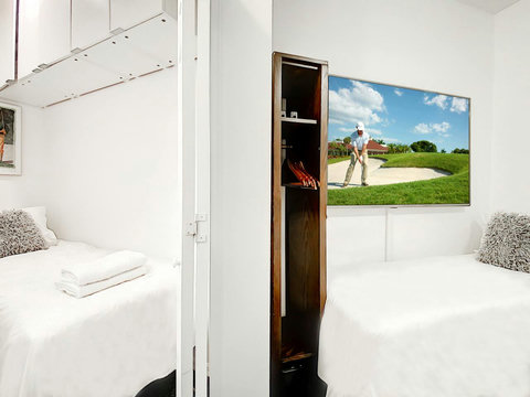 An extra sleeping den with 1 Single Bed next to Bedroom Nr 1.