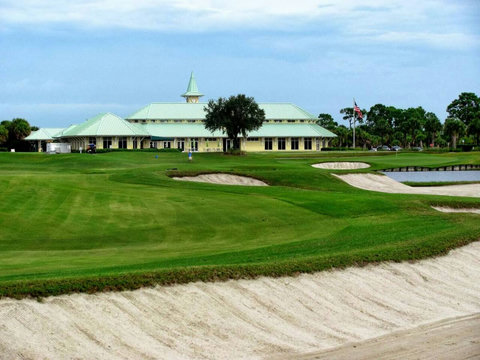 Enjoy the ultimate convenience of walking distance to golf, restaurant, and bar, ensuring a delightful stay at our villa.