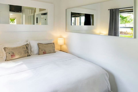 Bedroom Nr 2: can be set up with 1 King Bed or 2 Twin Beds, 24-inch Smart TV, and closet. 