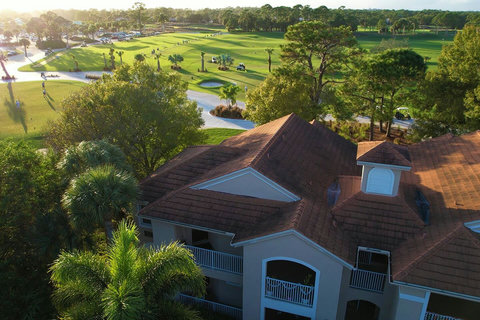 Experience the ultimate golf retreat at our villa, nestled beside and offering breathtaking views of the PGA Learning Center. 
