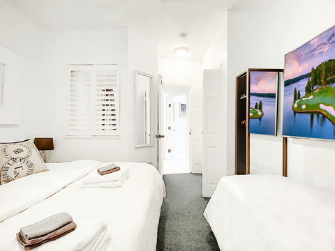 Bedroom Nr 1: can be set up with 1 King Bed or 2 Twin Beds and one extra twin bed.