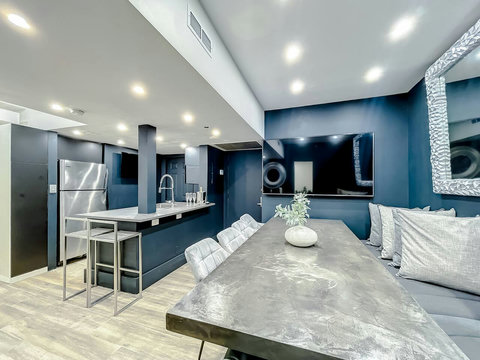 Enjoy Full-size kitchen with brand new Samsung stove, convection oven, air fryer, & island bar with in-kitchen dining. Entertain with 70-inch smart TV in the dining room, 50-inch in the kitchen, stone dining table for up to 12 persons & bar seating.

