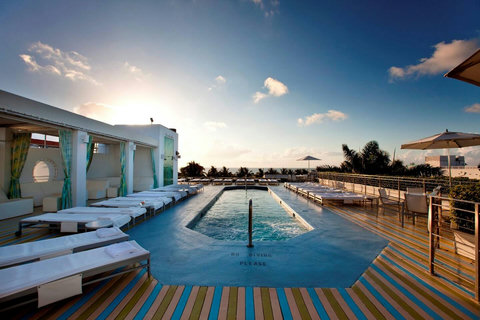 Around the corner on the same block from our Casa Grande Suite & behind world famous News Cafe, Tiffany Rooftop Bar offers heated pool access from $25/pp with Poolside Bar/Food/Beverage, Towel service, and Wifi (subject to availability).