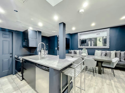 Enjoy Full-size kitchen with brand new Samsung stove, convection oven, air fryer, & island bar with in-kitchen dining. Entertain with 70-inch smart TV in the dining room, 50-inch in the kitchen, stone dining table for up to 12 persons & bar seating.
