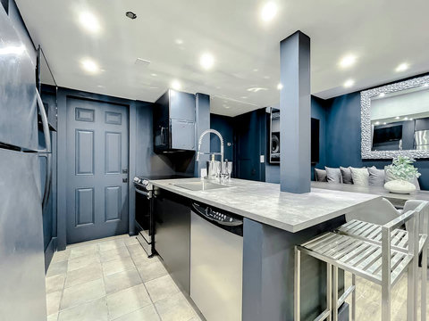 Enjoy Full-size kitchen with brand new Samsung stove, convection oven, air fryer, & island bar with in-kitchen dining. Entertain with 70-inch smart TV in the dining room, 50-inch in the kitchen, stone dining table for up to 12 persons & bar seating.
