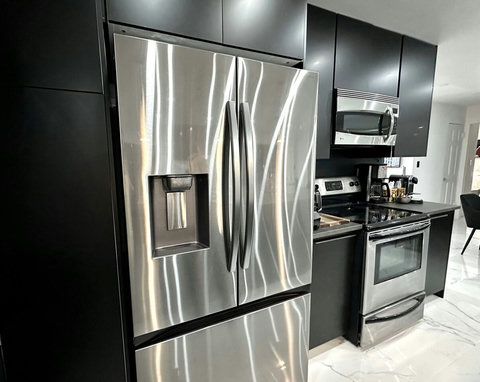 Bright, modern kitchen with everything you need to cook and feel at home.