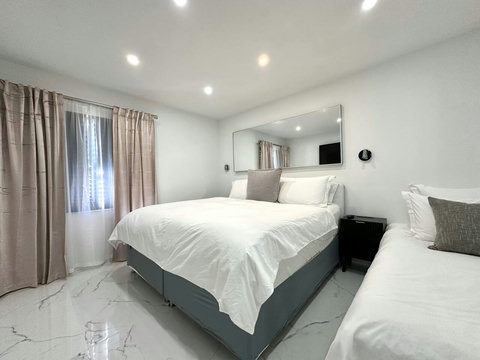 Bedroom #2: Flexible comfort with 1 king or 2 twin beds plus an extra twin, a 50-inch plasma TV with cable, and a spacious closet for your essentials.