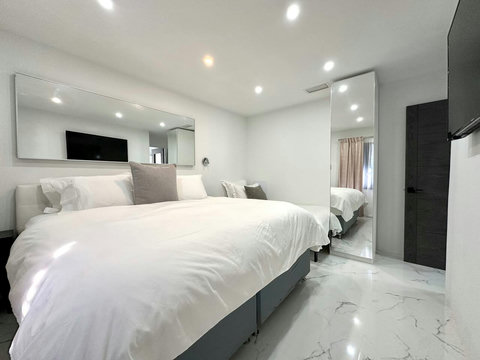Bedroom #2: Flexible comfort with 1 king or 2 twin beds plus an extra twin, a 50-inch plasma TV with cable, and a spacious closet for your essentials.