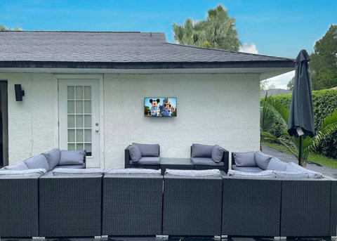 Step into serenity at our back garden with an outdoor living room style patio, offering breathtaking views of the lake and Saddlebrook Golf Resort Course. Best of all, golf, tennis, and resort dining are just a stone's throw, about 100 yards away.
