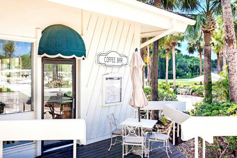 Coffee lovers' delight! Discover the "Starbucks" Cafe, just 200 yards away from the villa.
