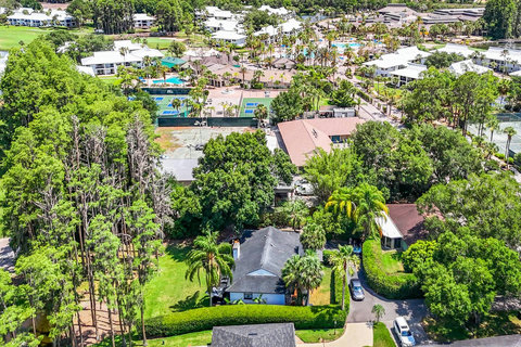 A Golfer's Paradise - Enjoy views of Championship Golf by Arnold Palmer and a serene pond from our back garden, adjacent to the resort Tennis Courts in the stunning Saddlebrook Golf & Country Club community.