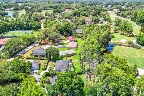 A Golfer's Paradise - Enjoy views of Championship Golf by Arnold Palmer and a serene pond from our back garden, adjacent to the resort Tennis Courts in the stunning Saddlebrook Golf & Country Club community.
