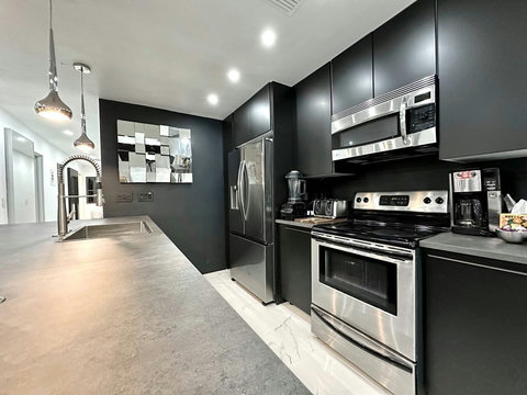 Bright, modern kitchen with everything you need to cook and feel at home.