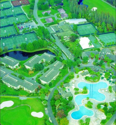 Villa - Indulge in the luxury of our villa, nestled within a world-class resort.