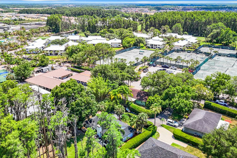 A Golfer's Paradise - Enjoy views of Championship Golf by Arnold Palmer and a serene pond from our back garden, adjacent to the resort Tennis Courts in the stunning Saddlebrook Golf & Country Club community.