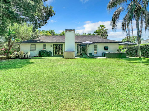 Step into serenity at our back garden with an outdoor living room style patio, offering breathtaking views of the lake and Saddlebrook Golf Resort Course. Best of all, golf, tennis, and resort dining are just a stone's throw, about 100 yards away.
