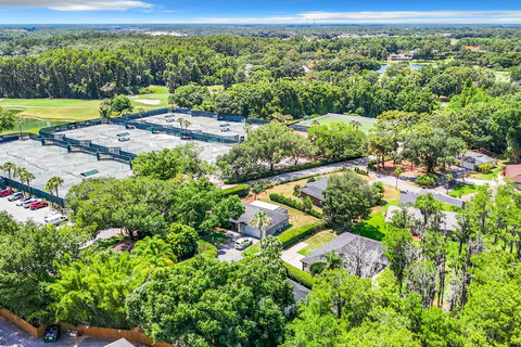 A Golfer's Paradise - Enjoy views of Championship Golf by Arnold Palmer and a serene pond from our back garden, adjacent to the resort Tennis Courts in the stunning Saddlebrook Golf & Country Club community.