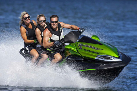 Discover aquatic adventures nearby - a short 5-10 min walk or 2 min Uber ride to the marina. Rent paddleboards, canoes, and jetskis to embark on thrilling water escapades along the scenic Miami Beach waterways.
