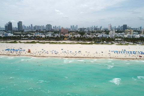 Oceanfront building on Lummus Park Beach and Ocean Drive - Witness the beauty of this building on World Famous Ocean Drive, offering an in-house restaurant and bar with exotic American fusion and tropical drinks.