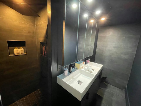 Experience modern luxury in Bathroom Nr 2, featuring a stand-alone shower and dual sinks for a sleek and contemporary bathing experience.
