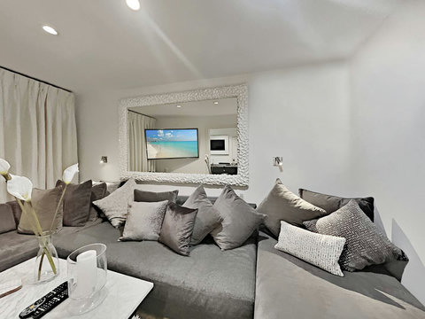 This is normally a living room (and recommended to keep it such to keep it as a living room for more social space, however it can be used as a private optional 8th bedroom  with private bath & in this case the dining room would be your meeting room).