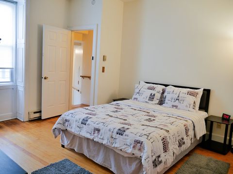 Main Bedroom with Queen Bed