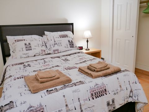 2nd Bedroom with Full Bed