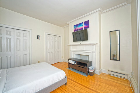 Main Bedroom with Queen Bed