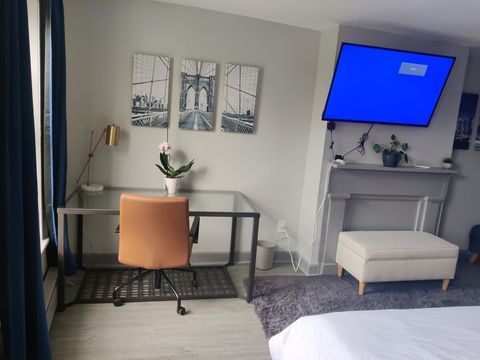 3rd Floor Large Bedroom