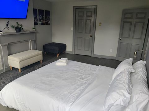 3rd Floor Large Bedroom