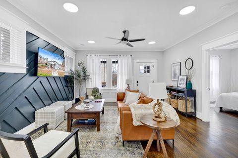 Unwind in style! Streaming, karaoke and family games.