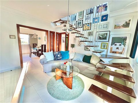 Sala de estar, escalera para el 2do nivel 
