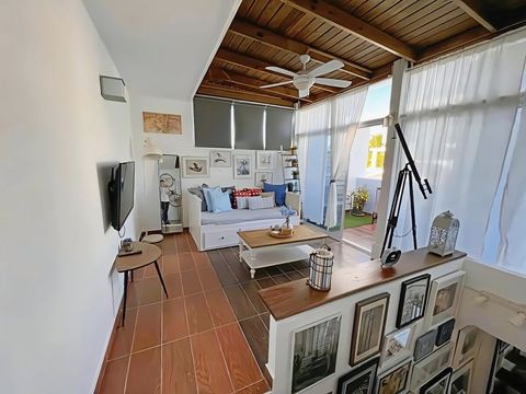 Terraza, sofá cama, TV, salida a la terraza exterior 