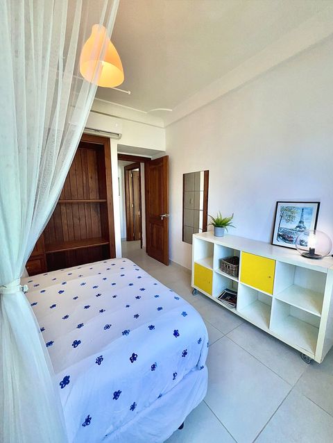 Habitación, puerta entrada 