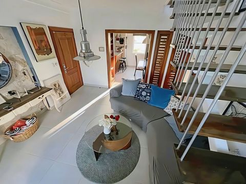 Sala de estar, vista desde la escalera 