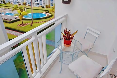 Balcón con vista a la piscina 
