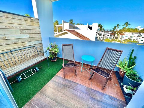Terraza exterior, muebles de exterior, pesas para hacer ejercicio 
