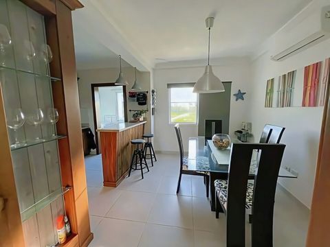 Comedor, mesa de comedor 4 pax, copas de vino 