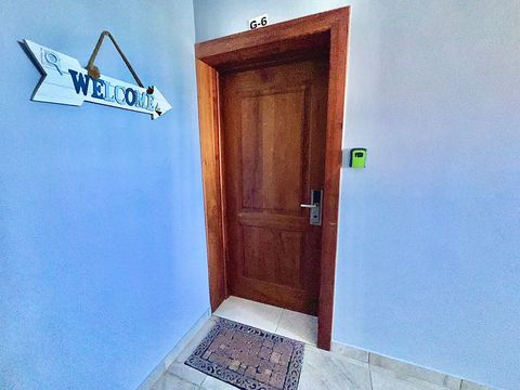 Puerta de entrada al apartamento 