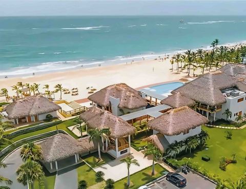 Club de playa privado. Para acceder se debe pagar un consumo mínimo por persona. El dinero del pago no se pierde ya que es para consumir dentro en bebidas y comidas del club de playa.