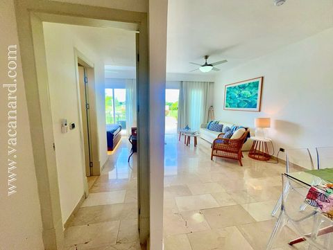 Sala, sofá cama, TV, AC, ventilador de techo, acceso a la terraza