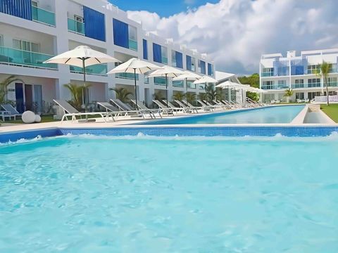 Frente al apartamento desde la terraza. Acceso directo a la piscina. Vista impresionante al campo de golf.