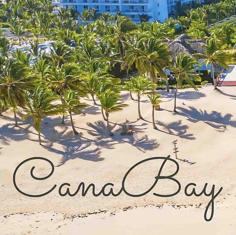 Club de playa privado. Para acceder se debe pagar un consumo mínimo por persona. El dinero del pago no se pierde ya que es para consumir dentro en bebidas y comidas del club de playa.