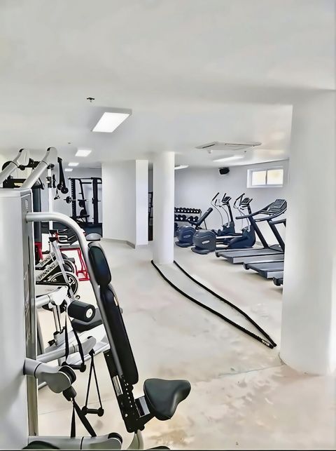 Gym climatizado y totalmente equipado en el condominio. Gratis.