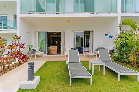 Terraza del apartamento A-108. La terraza es muy privada y se comunica directamente con la terraza y el apartamento A-107.  Zona de fotos para las redes sociales.