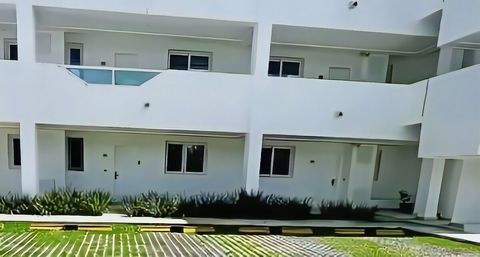 BIG FAMILY lo componen dos apartamentos A-107 y A-108 los cuales se comunican por una terraza privada y con acceso directo a la infinity pool y vista al campo de golf.