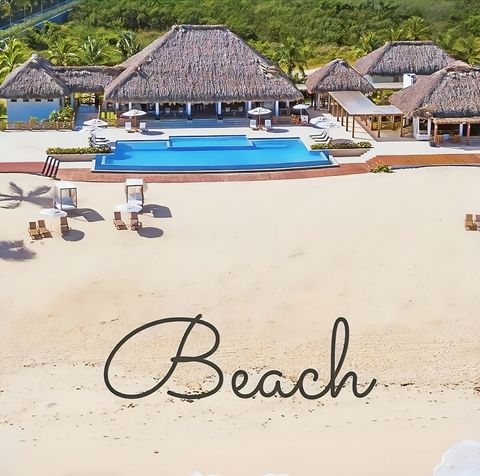 Club de playa privado de la propiedad. Este club es el nuncio acceso a la playa dentro de la propiedad. Para acceder al club de playa hay que pagar un consumo mínimo por persona. Este dinero no se pierde ya que es para consumir en bebidas y comidas.