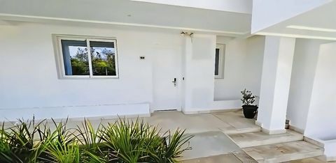 Entrada al Apartamento A-108 Este apartamento es parte de nuestro BIG FAMILY.