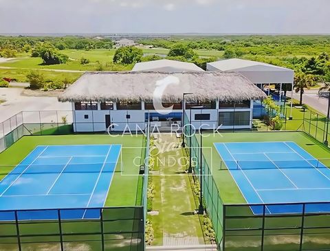 Club de tenis y pádel de pago. Ubicado dentro de la propiedad.